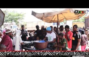 Repas de rue à Bamako : un pilier de l’économie informelle.