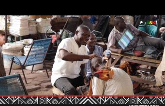 BAMAKO : Au cœur du savoir-faire des coiffeurs haoussas de la Grande Mosquée